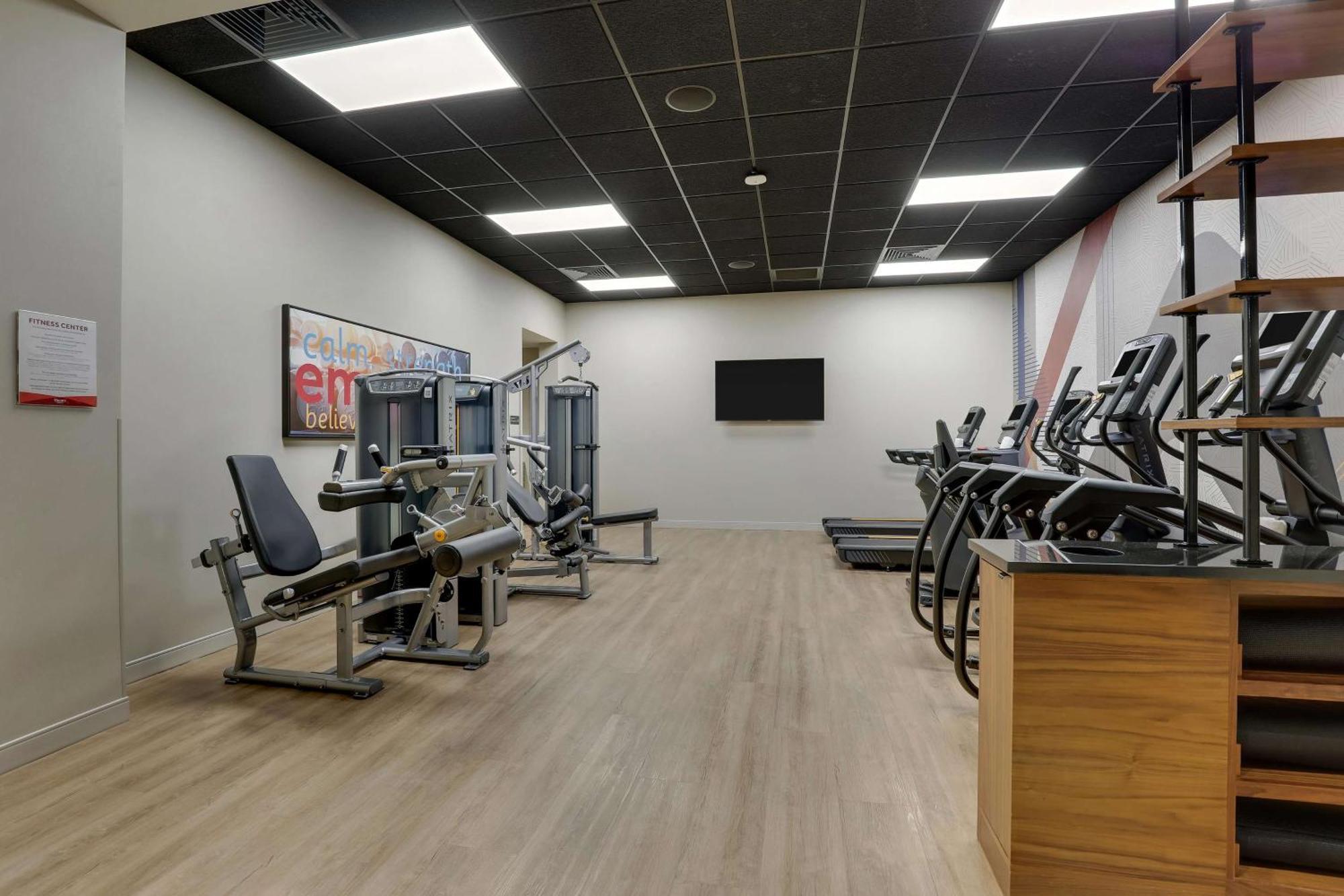 Drury Plaza Hamilton Place 3*